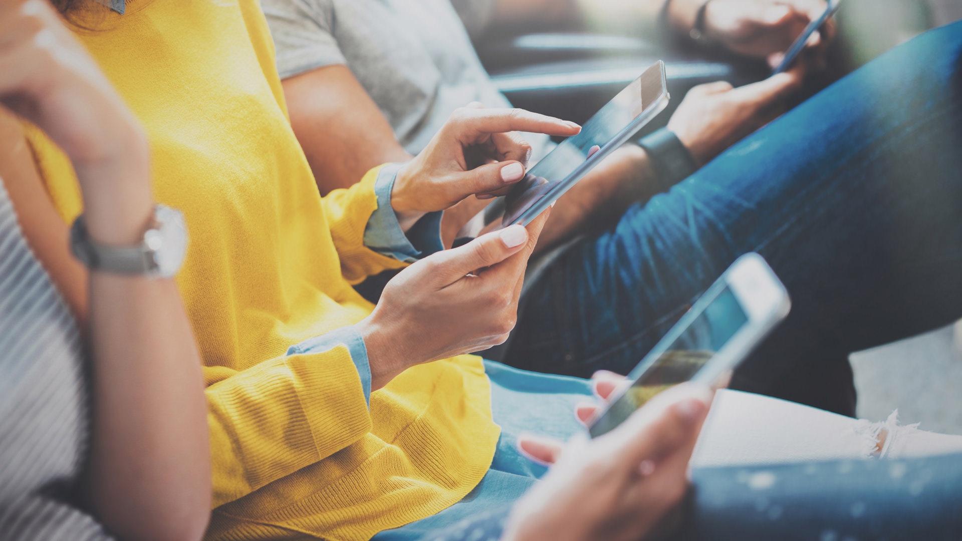 Utilizadores subscrevendo a e-newsletter DGT no smartphone