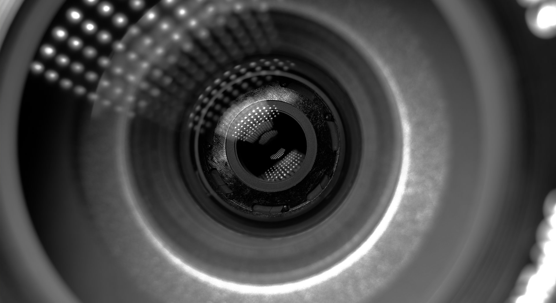 Vídeos e apresentações SMOS - pormenor de lente de uma câmara, ©Drinkins+